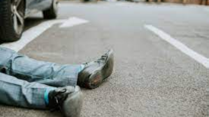 Dəniz kənarında gənc oğlanı  maşın vurdu