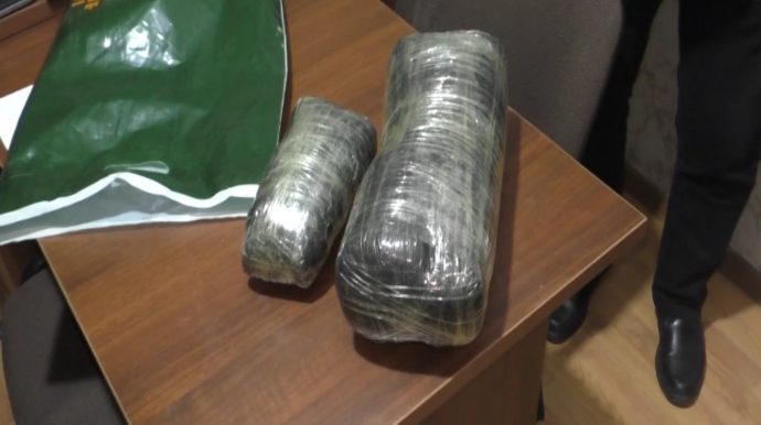 Şirvanda narkokuryerlik etməkdə şübhəli bilinən şəxs saxlanılıb - FOTO 