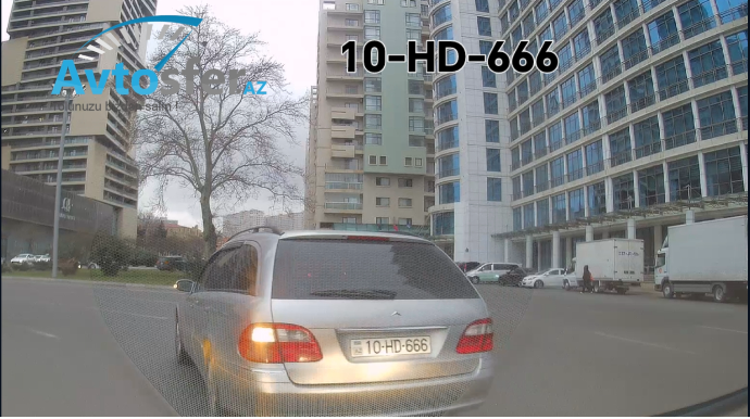 Sağa dönəcəyini bilən sürücü "yatıb" son anda "ayıldı" - 10-HD-666 - VİDEO