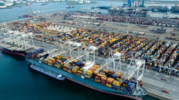 Aİ ölkələri bütün limanlarını Rusiya gəmilərinin üzünə bağlayır 