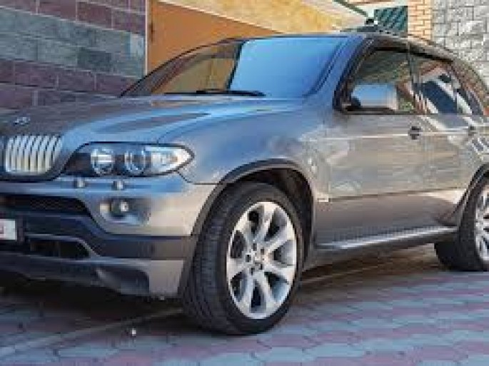 “X5”in sürücüsü tapança ilə “soyuldu”: 2 milyondan çox pulu apardılar - VİDEO