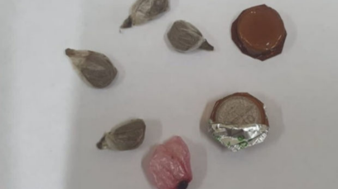 В Азербайджане мужчина пытался передать наркотики отбывающему наказание брату