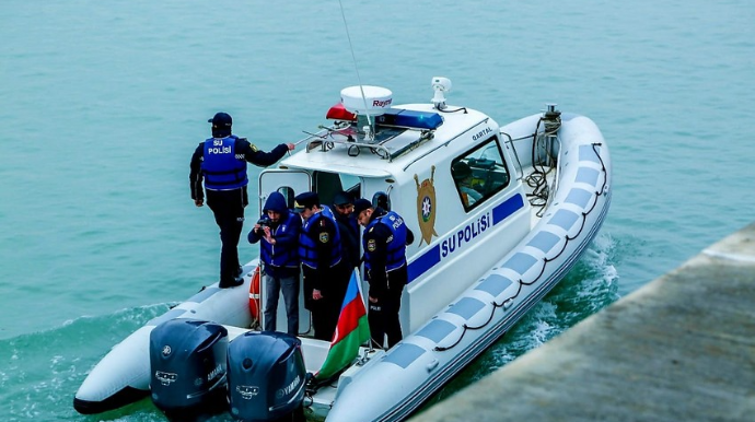 Su polisi qanunsuz balıq ovlayan şəxsi saxladı 