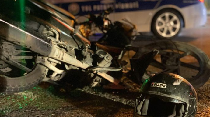 Bakıda motosikletçini mikroavtobus vurub