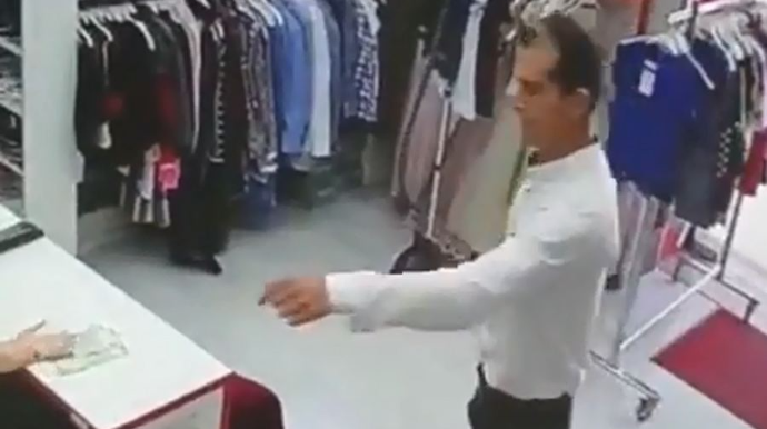 Bakıda dələduzluq:   Pulu xırdalatmaq adı ilə götürüb qaçdı - VİDEO 