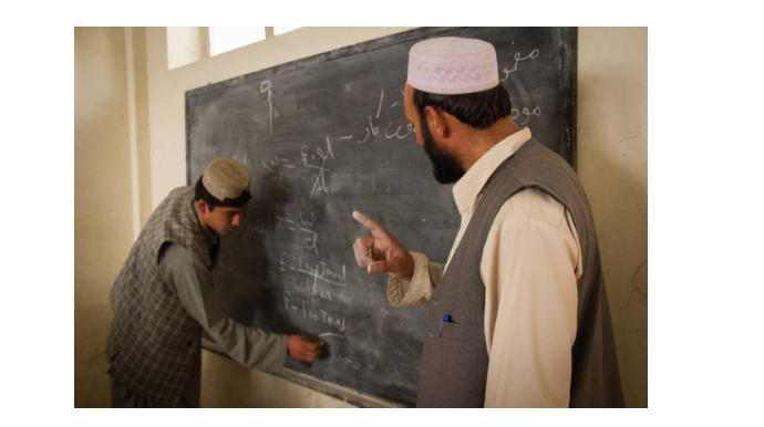 Taliblər ölkəni tərk etmiş müəllimləri geri çağırır