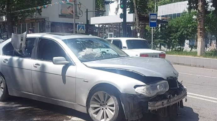 Göyçayda "BMW" "VAZ"la toqquşdu  - 5 nəfər yaralandı  - FOTO