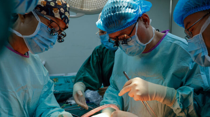 Alkoqolizmdən qurtulmaq üçün çip implantasiyası əməliyyatı keçirildi 