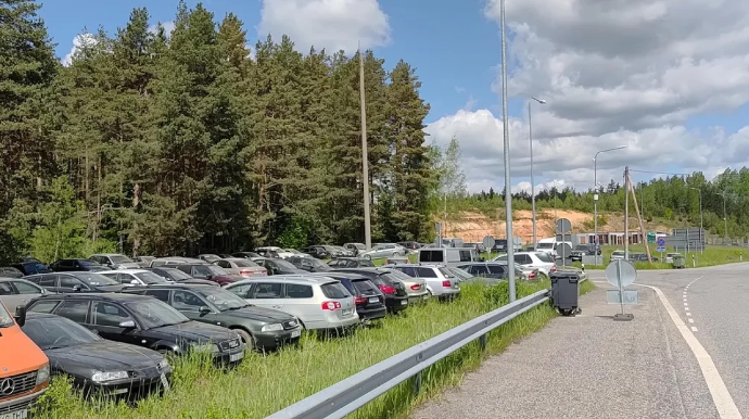Estoniya sərhəddə qalan avtomobilləri satacaq 