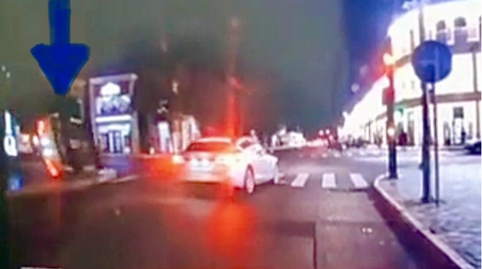 Sumqayıtda “Tesla”nın təkərinə dəyən “Hyundai” aşdı    - ANBAAN VİDEO