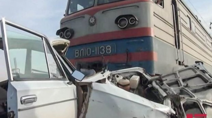 Azərbaycanda qatar "Jiquli"nin üstündən keçdi  - VİDEO