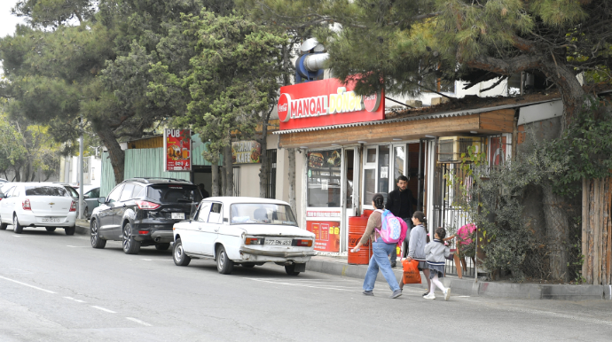 “Maşını necə gəldi saxlayırlar...” – Avtomobillərin səkilərdə park edilməsi PROBLEMİ  - VİDEO