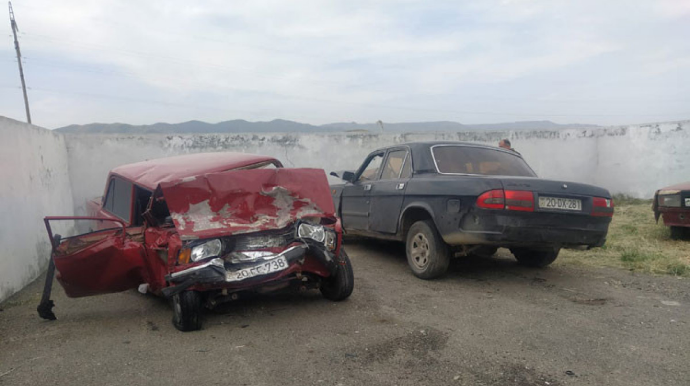 Şəmkirdə iki avtomobil toqquşub, ölən var  - FOTO - VİDEO