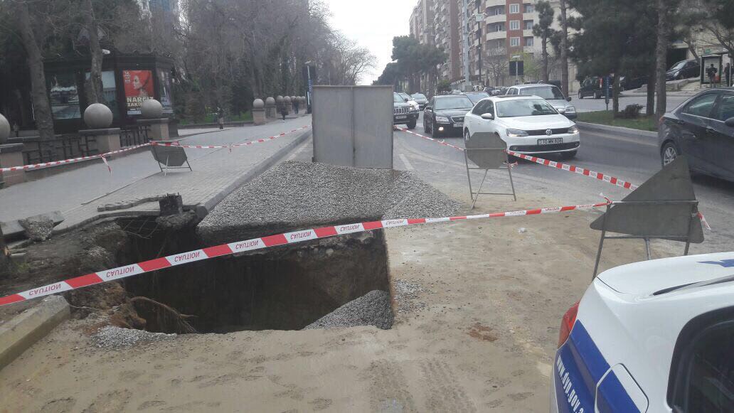 Bakıda Zabitlər bağının qarşısındakı yol bağlanıb - FOTO