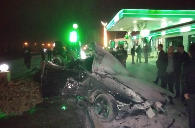 Maşın yanacaqdoldurma məntəqəsinə çırpıldı: 4 yaralı - FOTO + VİDEO