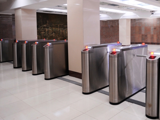 Hansı metrostansiyalarda əlavə turniketlər quraşdırıldı