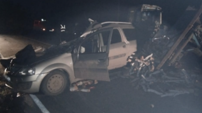 Двое взрослых и двое детей погибли в ДТП с трактором  - ФОТО