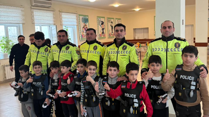 Suraxanıda yol polisləri  Novruz bayramını onlarla birlikdə qeyd etdi   - FOTO
