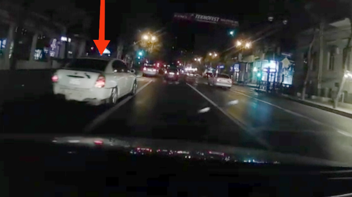  Şəhərin mərkəzində "avtoşluq" edən sürücü ağır qəzaya düşdü - ANBAAN VİDEO 