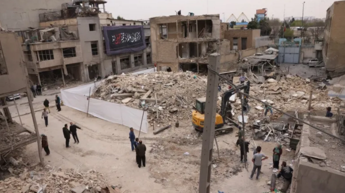 Tehranda binalar DAĞIDILDI : ÖLƏNLƏR VAR 