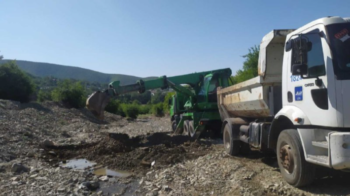 Qeyri-sabit hava şəraiti Şəkidə fəsadlara səbəb oldu  - FOTO