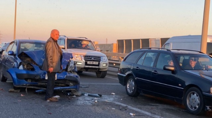 Mərdəkan yolunda qəza: Xəsarət alanlar var - FOTO