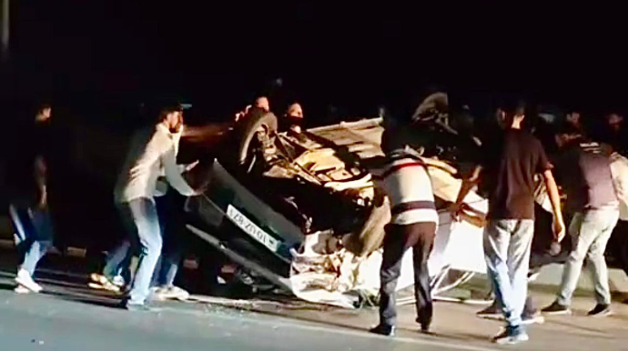 В Агджабеди ВАЗ врезался в "Ниву" и перевернулся - ВИДЕО 