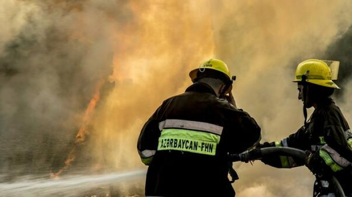 Füzulidə ev yandı 