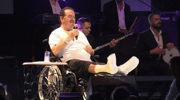 Qəzaya düşən Tatlısəs əlil arabasında  konsert verdi  - FOTO