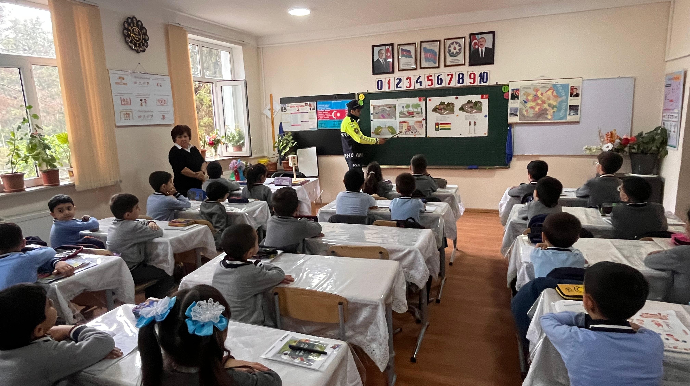 Naftalanda məktəblilərlə yol hərəkəti təhlükəsizliyi mövzusunda görüş keçirildi. - FOTO