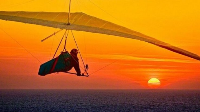 İstanbulda paraplan qayığın üzərinə düşüb