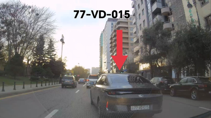 Bu sürücü nə maşına yol verdi, nə də piyadaya - 77-VD-015 - VİDEO