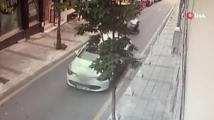 Avtomobili əlil arabasına çırpıb hadisə yerindən qaçdı, əlil öldü  - VİDEO
