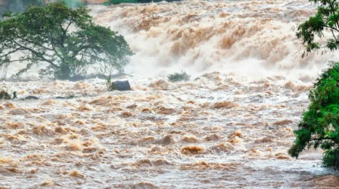 Bəzi çaylardan sel keçir 