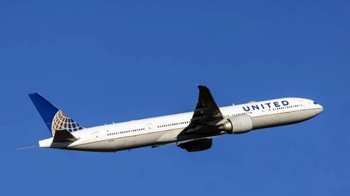 Hava limanında iki sərnişin təyyarəsi toqquşub 