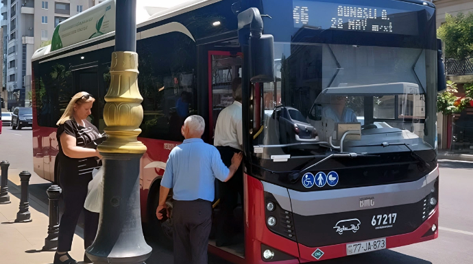Вниманию пассажиров BakuBus -  что делать, если автобус опаздывает на 20-25 минут - ВИДЕО 
