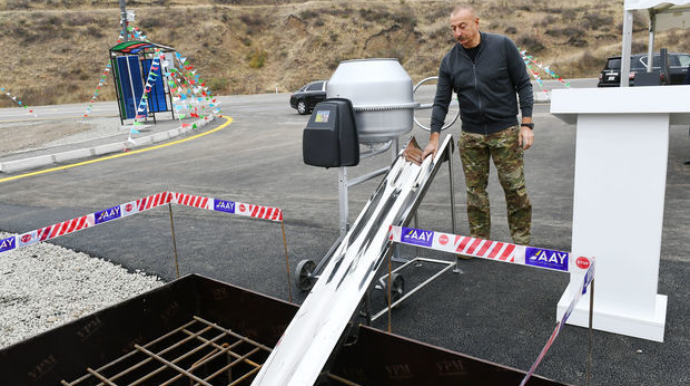 Ильхам Алиев заложил фундамент новой автомобильной дороги - ФОТО 