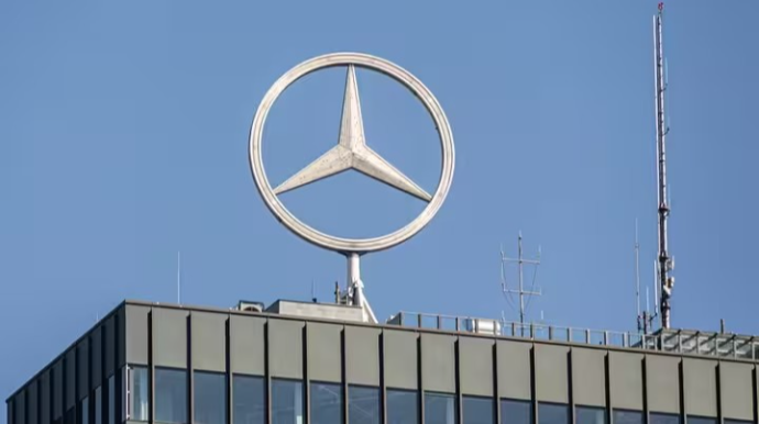 "Mercedes" hər avtomobil sahibinə 2000 dollar ödəyəcək 