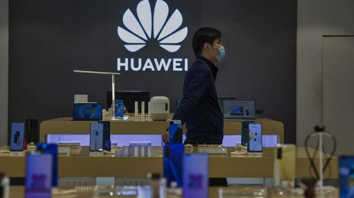 Huawei представила смартфон с гибким дисплеем