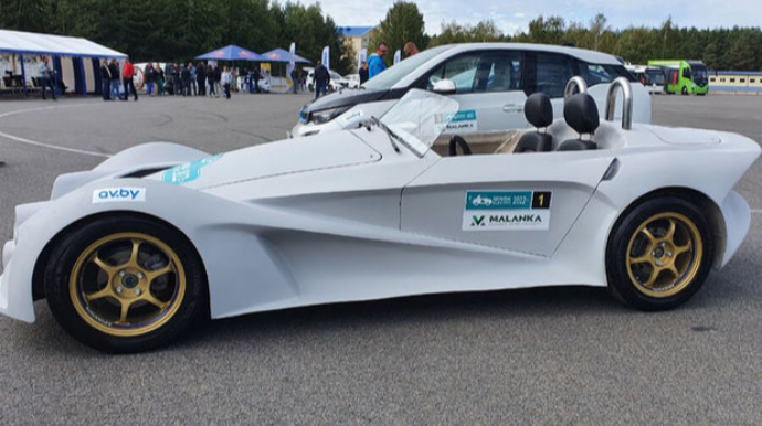 Belarusda ölkə tarixində ilk idman elektromobili təqdim edilib - FOTO 