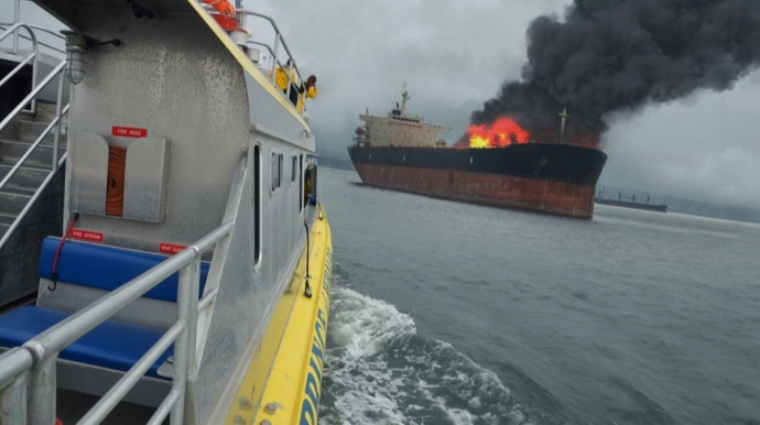 Yava dənizində yanan gəminin sərnişinləri və heyət üzvləri xilas edilib