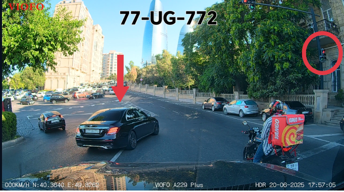 Bu sürücü nə etdiyini bilmir: qayda pozur, amma xəbəri yoxdur   - VİDEO