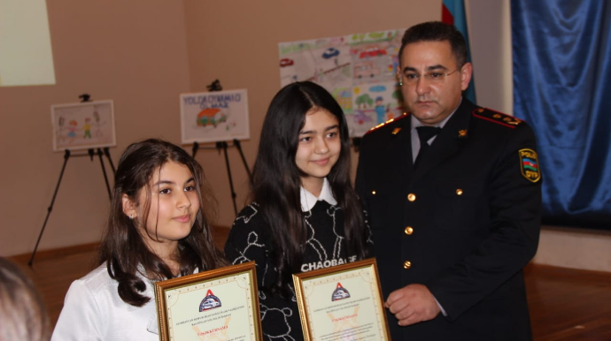 Yol polisinin keçirdiyi rəsm müsabiqənin iştirakçıları mükafatlandırılıb   - FOTO