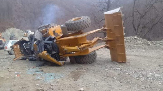 İşçiləri daşıyan traktor aşdı - Ölənlər var