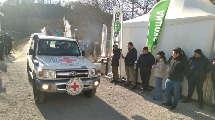 BQXK-nin 5 avtomobili Xankəndi-Laçın yolundan keçdi 