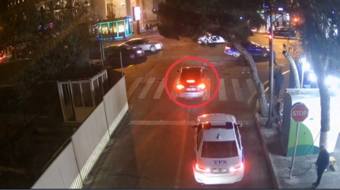 Yol polisinin göstərişi ilə hərəkət edən sürücü cərimələndi - VİDEO