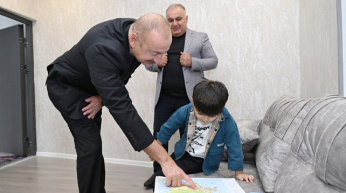 "Azərbaycanı tapa bilərsən burada?" - Prezidentlə səmimi söhbət - VİDEO