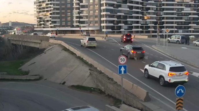 Bu yolda dəyişiklik edildi - Yeni svetoforlar quraşdırıldı - FOTOLAR