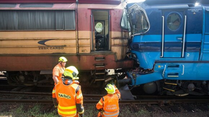   Sərnişin qatarı qəzaya uğradı;  150 insan təxliyə edildi  - FOTO