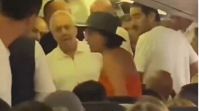 Uçuş vaxtı Aziz Yıldırım sərnişinləri sakitləşdirməyə çalışdı - VİDEO 